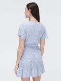 Niebieska sukienka w kwiaty - niebieski - CROPP - small3