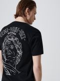 T-Shirt mit kontrastierendem Druck im Rücken - Schwarz - CROPP - small1