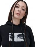 Czarna bluza z kapturem i nadrukiem - czarny - CROPP - small1