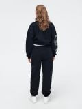 Czarne dresowe joggery z motywem smoka - czarny - CROPP - small3