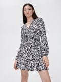 Czarna sukienka w kwiaty z paskiem - czarny - CROPP - small1