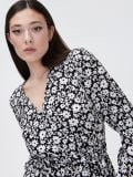 Czarna sukienka w kwiaty z paskiem - czarny - CROPP - small2