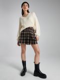 Sweter z dekoltem w serek - kremowy - CROPP - small4