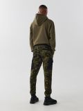 Joggery slim z nadrukiem moro - zielony - CROPP - small3