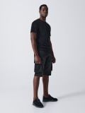Pantaloni scurți din denim, cu buzunare cargo - negru - CROPP - small1