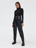Joggery cargo z imitacji skóry - czarny - CROPP - small1