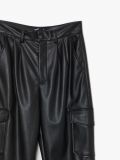 Joggery cargo z imitacji skóry - czarny - CROPP - small5