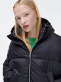 Czarna puchowa kurtka z kapturem - czarny - CROPP - small3