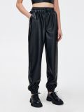 Czarne joggery z imitacji skóry - czarny - CROPP - small2