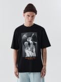 Czarny t-shirt z nadrukiem - czarny - CROPP - small1