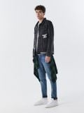 Czarna katana z naszywkami i nadrukami - czarny - CROPP - small3