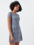 Krótka sukienka w kwiaty - niebieski - CROPP - small2