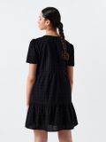 Rochie cu broderie englezească - negru - CROPP - small3