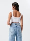 Krótki top z prążkowanej dzianiny - biały - CROPP - small3
