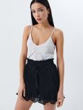 Pantaloni scurți cu pliuri în talie - negru - CROPP - small2