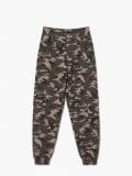 Pantaloni mimetici con dettaglio a catena - verde-marrone - CROPP - small4