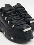 Czarne sneakersy na platformie - czarny - CROPP - small3