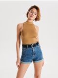 Jeansowe szorty z talią mom jeans i paskiem - niebieski - CROPP - small2