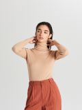 Gładki golf basic - kremowy - CROPP - small1
