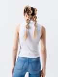 Top z półgolfem - biały - CROPP - small2