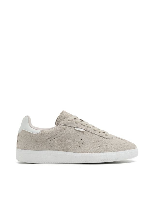 【すずめ】 Beżowe zamszowe sneakersy - CROPP - 055DC-08X