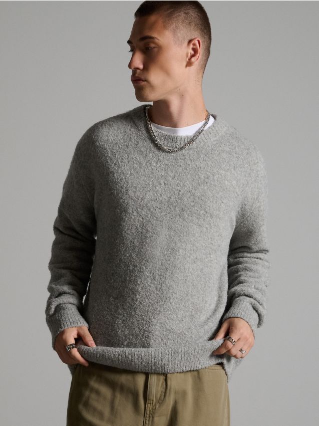 Jasnoszary sweter regular