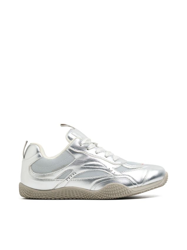Sportowe sneakersy z koronkowymi sznurówkami - CROPP - 127FZ-99X