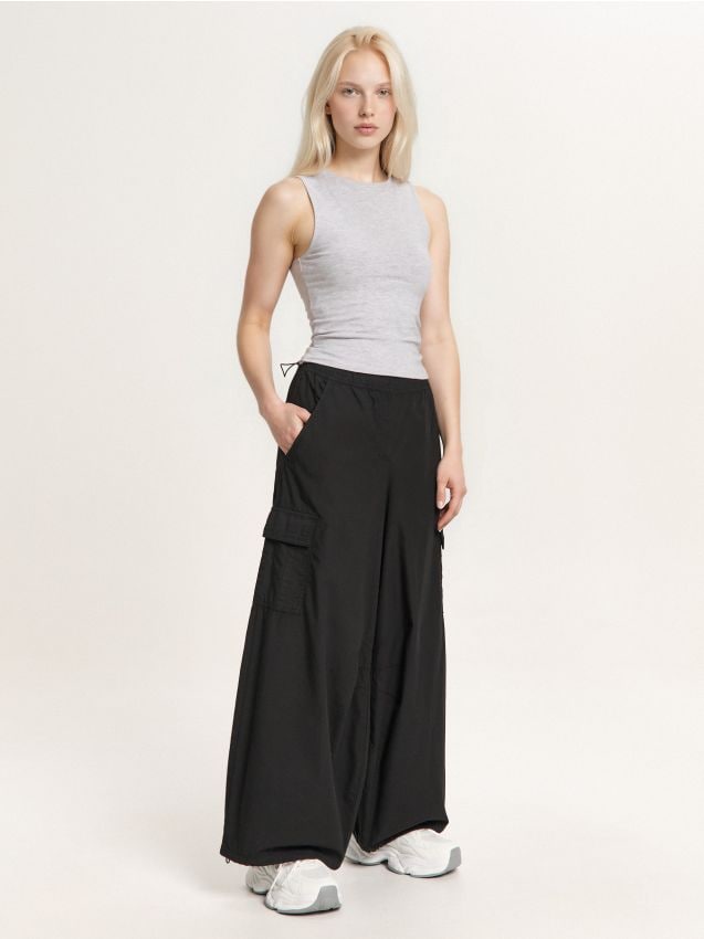 Pantaloni baggy
