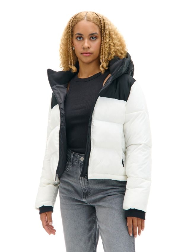 Καπιτονέ φουσκωτό τζάκετ με κουκούλα