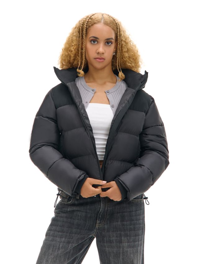 Καπιτονέ φουσκωτό τζάκετ με κουκούλα