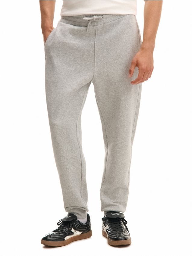 Jasnoszare dresowe joggery regular