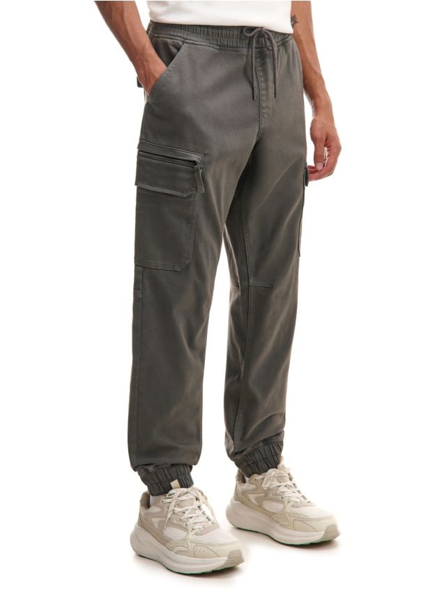 Czarne joggery basic z kieszeniami cargo - CROPP - 4187W-99X