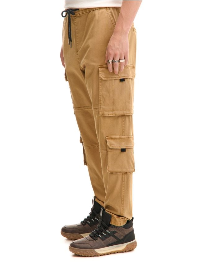 Beżowe joggery z kieszeniami cargo