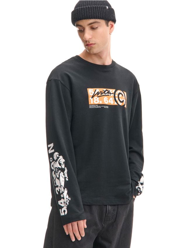 Czarny T-shirt longsleeve z brandowym nadrukiem - CROPP - 530FN-99X