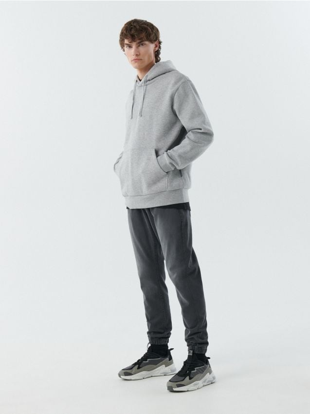 Jeansy joggery męskie | Cropp