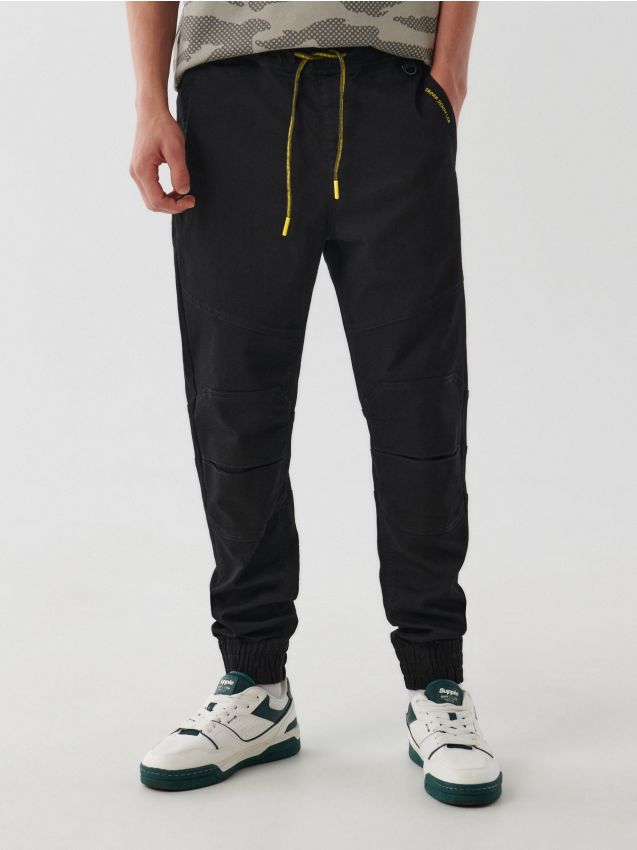 Jeansy joggery męskie | Cropp