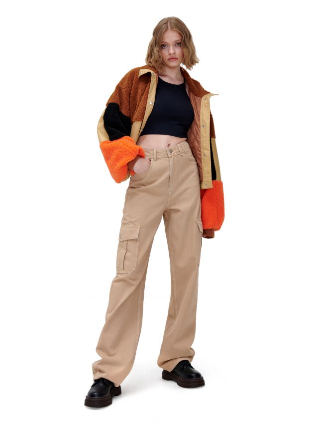 Beżowe jeansy straight z kieszeniami cargo - CROPP - 6268N-80J
