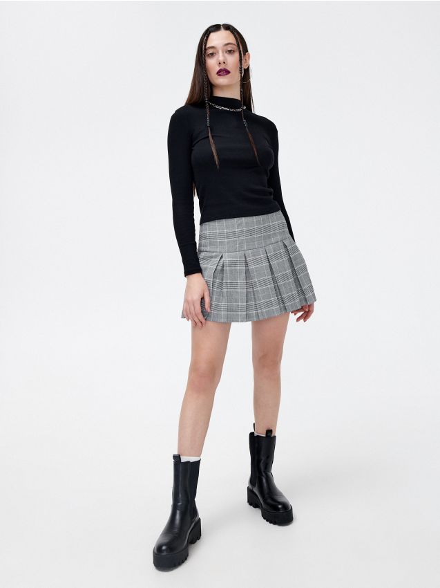 ＜NO COFFEE × CLUBHAUS \"NO GOLF\"＞ Czarny Golf o Dopasowanym Kroju Zdobiony Minimalistycznymi