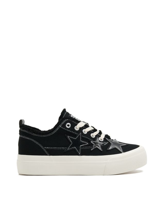 Czarne trampki z motywem gwiazd - CROPP - 668DC-99X