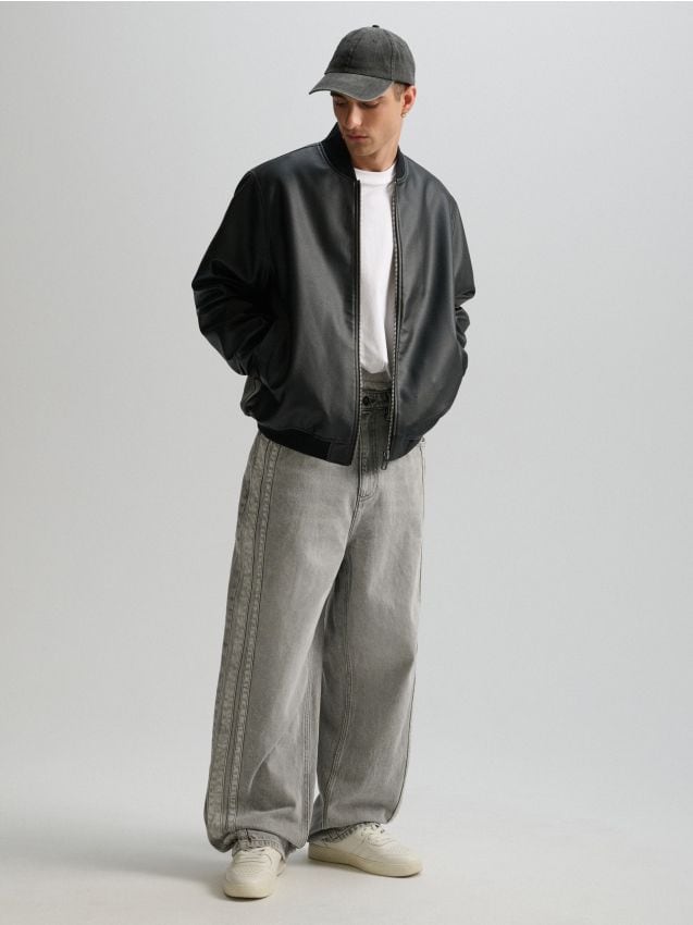 Czarna kurtka bomber