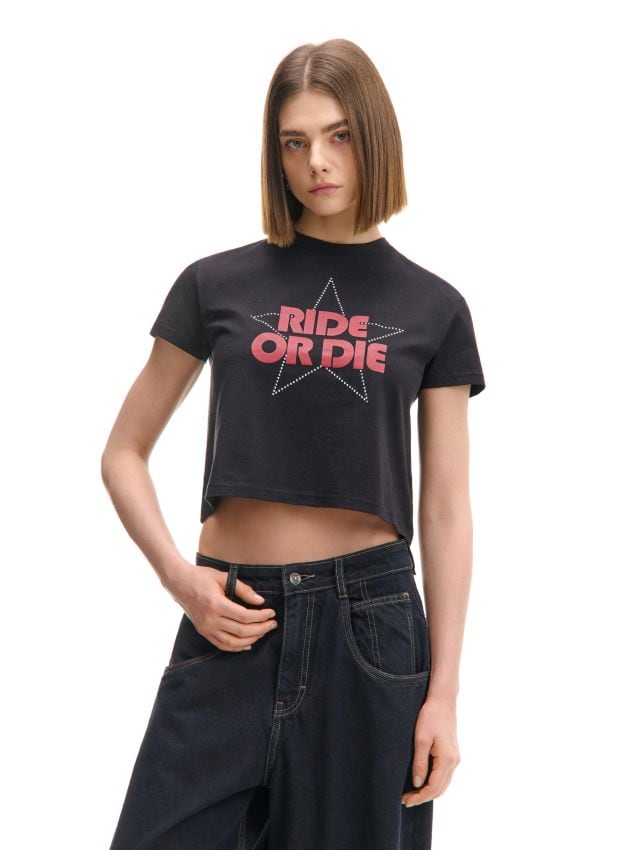 T-shirt boxy oversize z napisem i aplikacją - CROPP - 777CU-99X