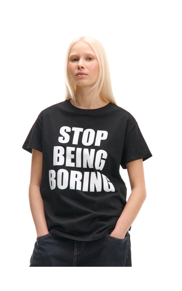 Czarna koszulka oversize z kontrastowym sloganem - CROPP