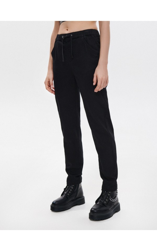 Czarne jeansowe joggery slim CROPP 1625S 99J