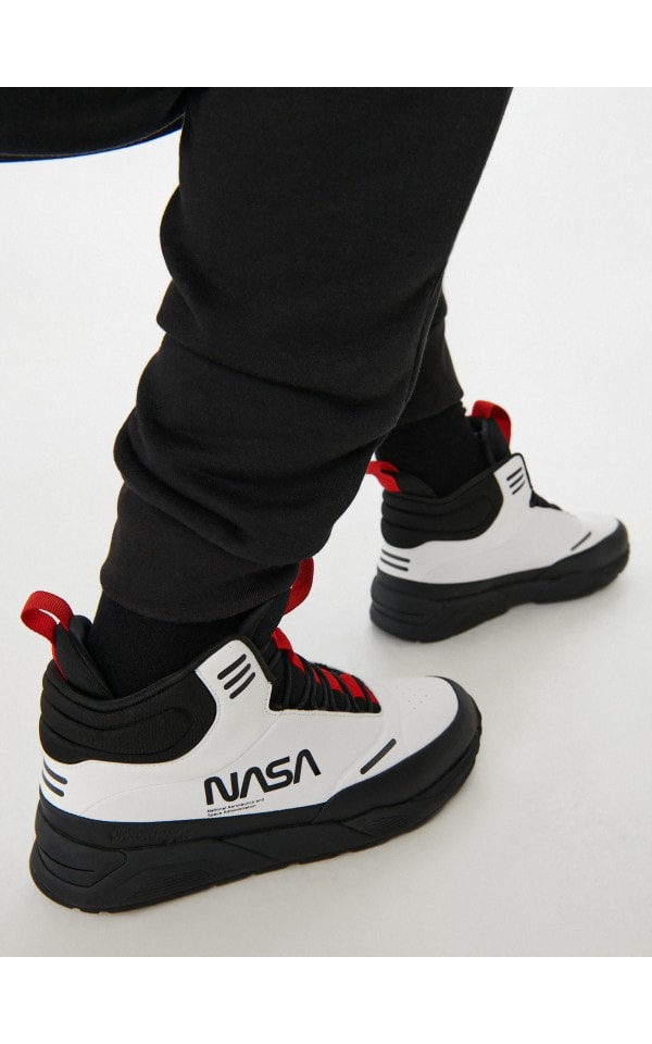Vans nasa prezzo best sale
