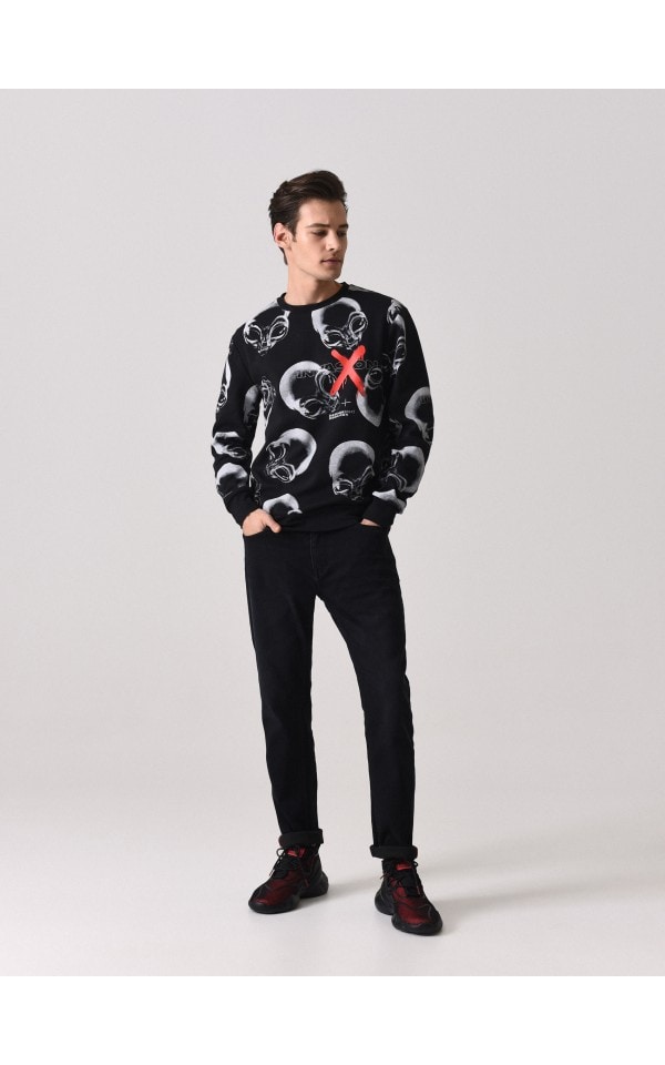 Bluza z nadrukiem all over - CROPP - ZM967-99X